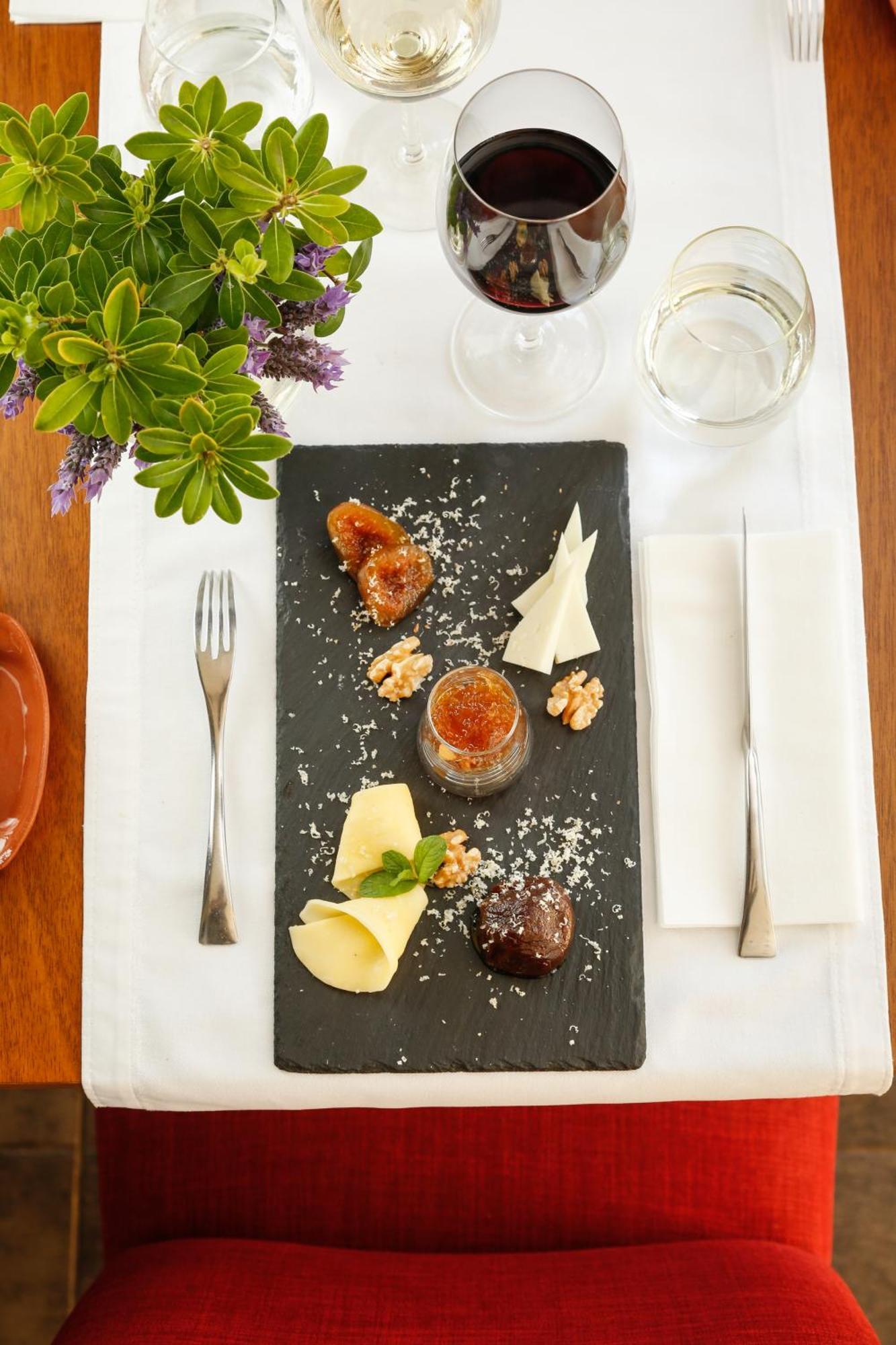 Grace Cafayate Hotel Ngoại thất bức ảnh A cheese platter